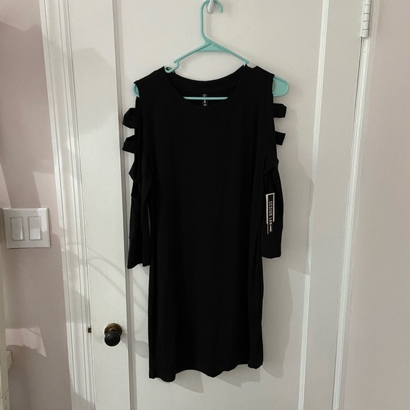 Black dress dress with open sleeves - Picture 2 of 4